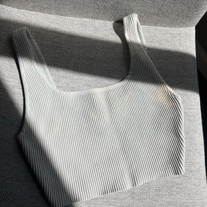 Aritzia Babaton tank in crème